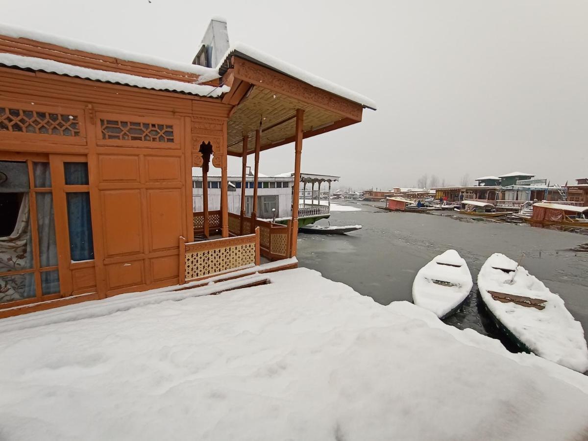 Houseboat New Suzan Hotel Srīnagar Exterior foto