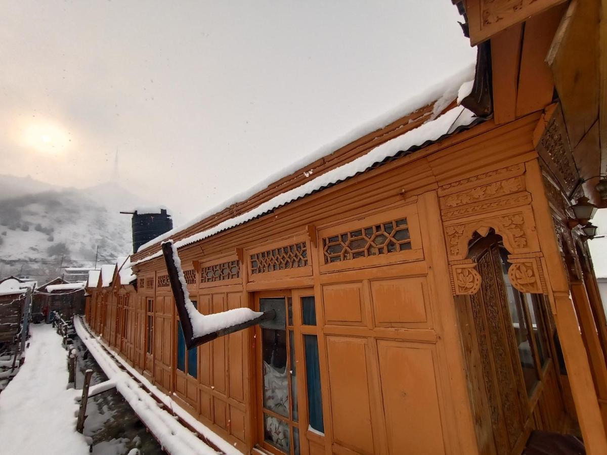 Houseboat New Suzan Hotel Srīnagar Exterior foto