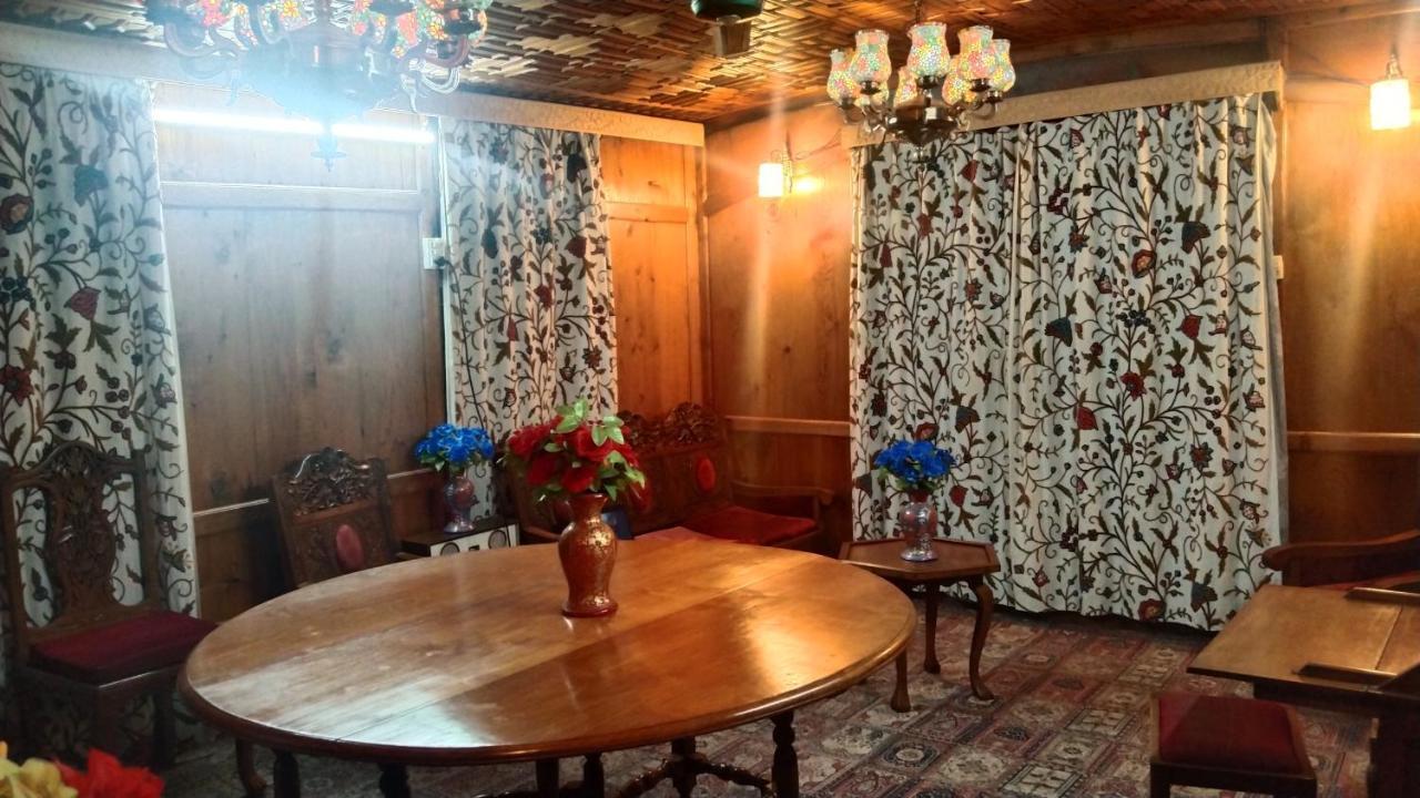 Houseboat New Suzan Hotel Srīnagar Exterior foto