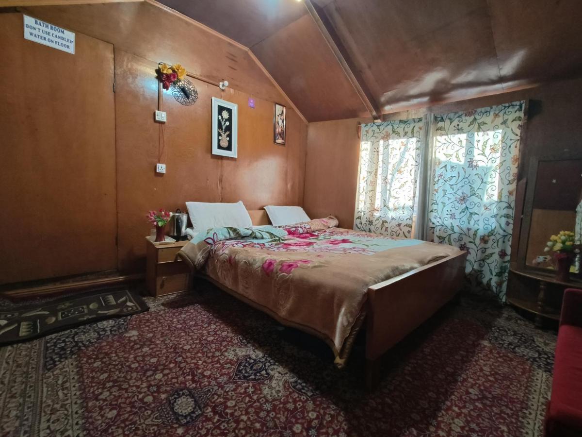Houseboat New Suzan Hotel Srīnagar Exterior foto