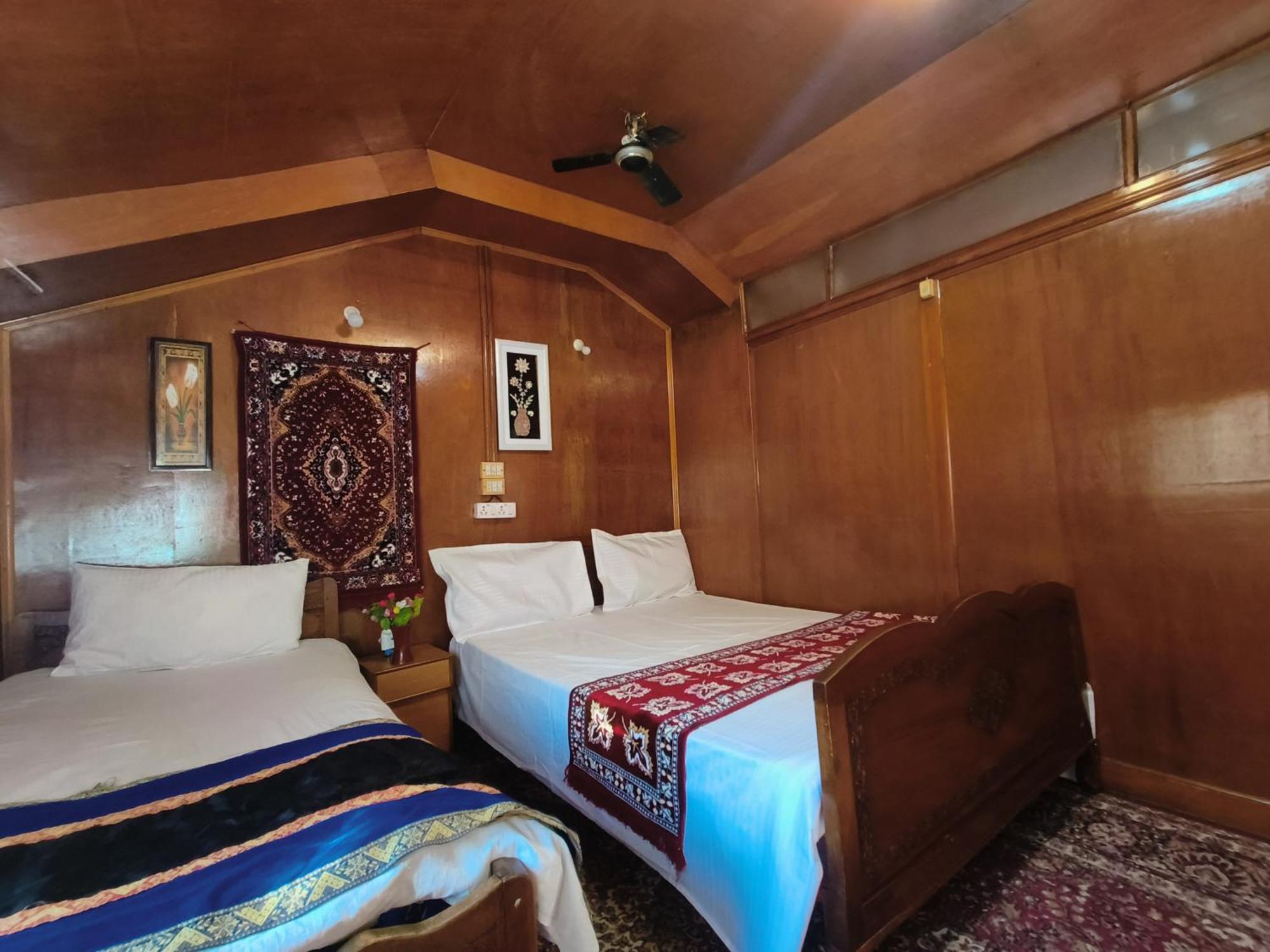 Houseboat New Suzan Hotel Srīnagar Exterior foto