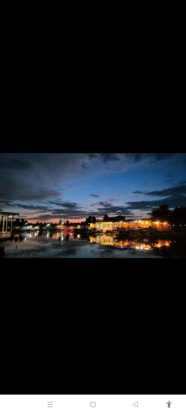 Houseboat New Suzan Hotel Srīnagar Exterior foto