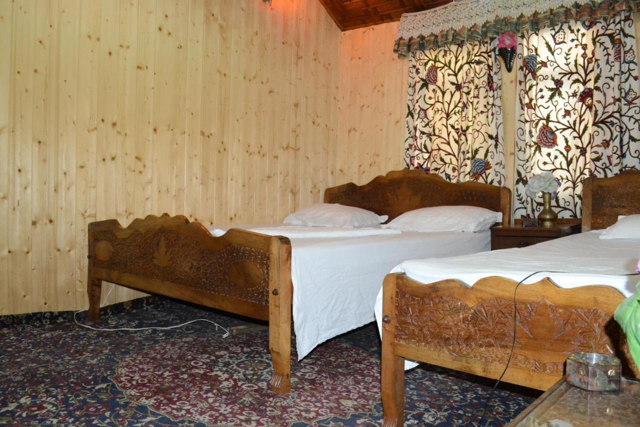 Houseboat New Suzan Hotel Srīnagar Exterior foto