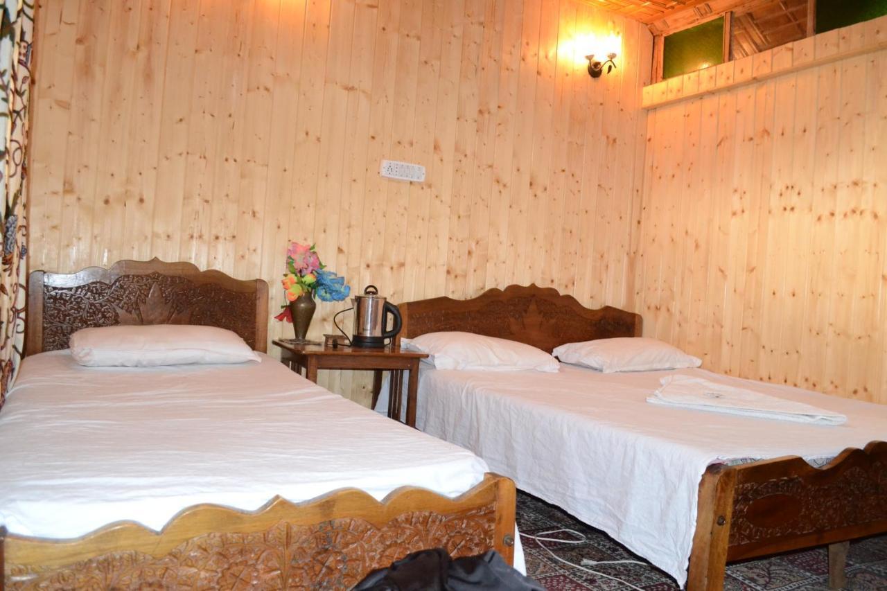Houseboat New Suzan Hotel Srīnagar Exterior foto