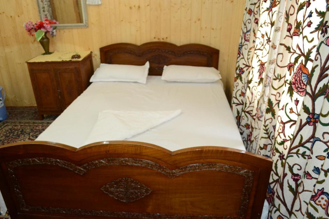Houseboat New Suzan Hotel Srīnagar Exterior foto