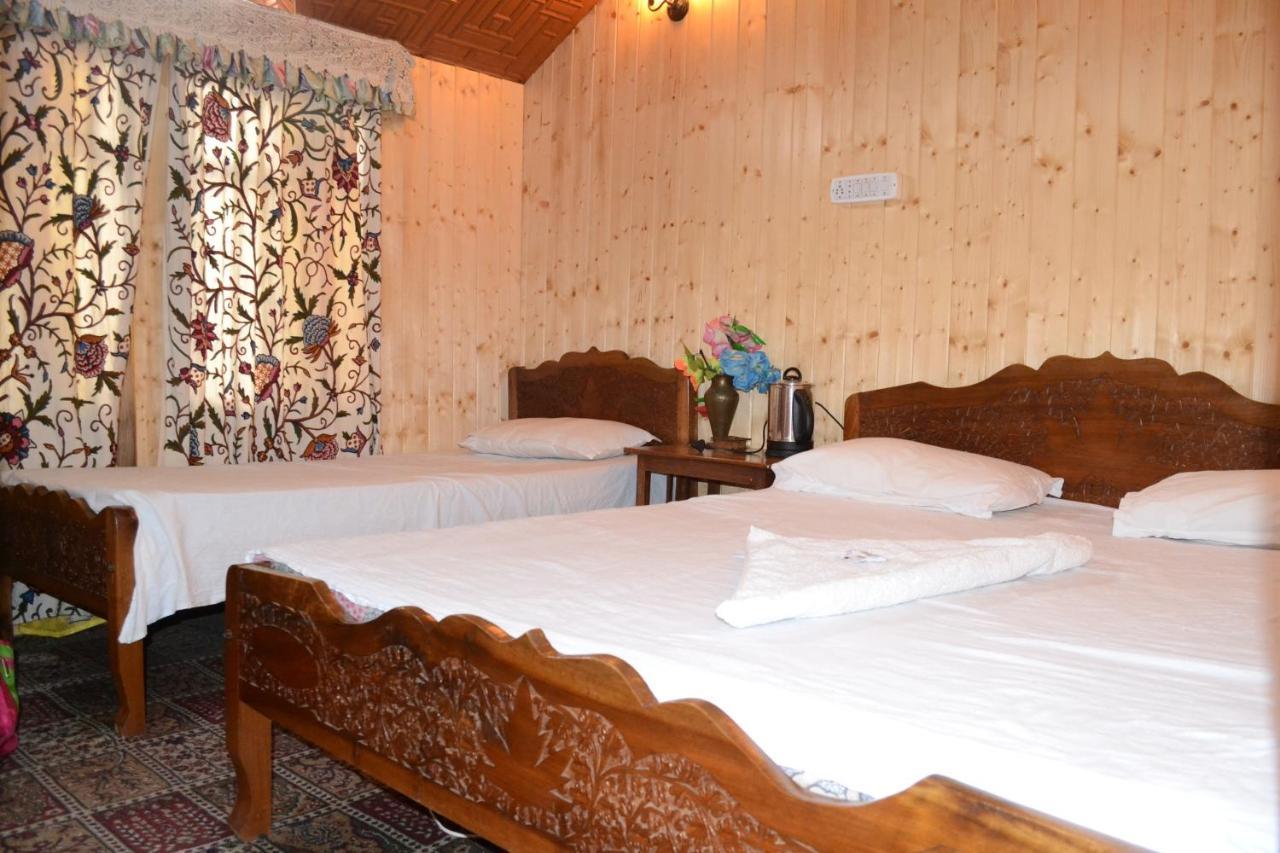 Houseboat New Suzan Hotel Srīnagar Exterior foto
