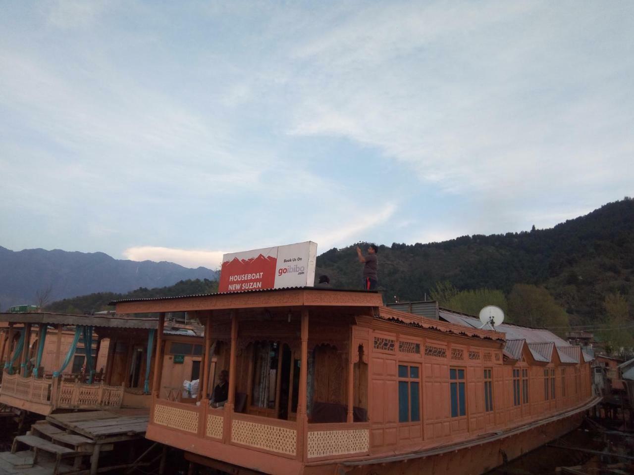 Houseboat New Suzan Hotel Srīnagar Exterior foto