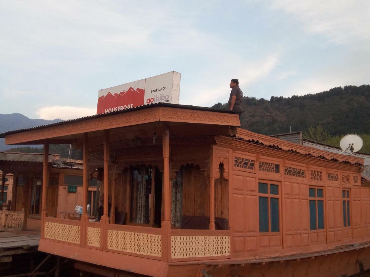 Houseboat New Suzan Hotel Srīnagar Exterior foto