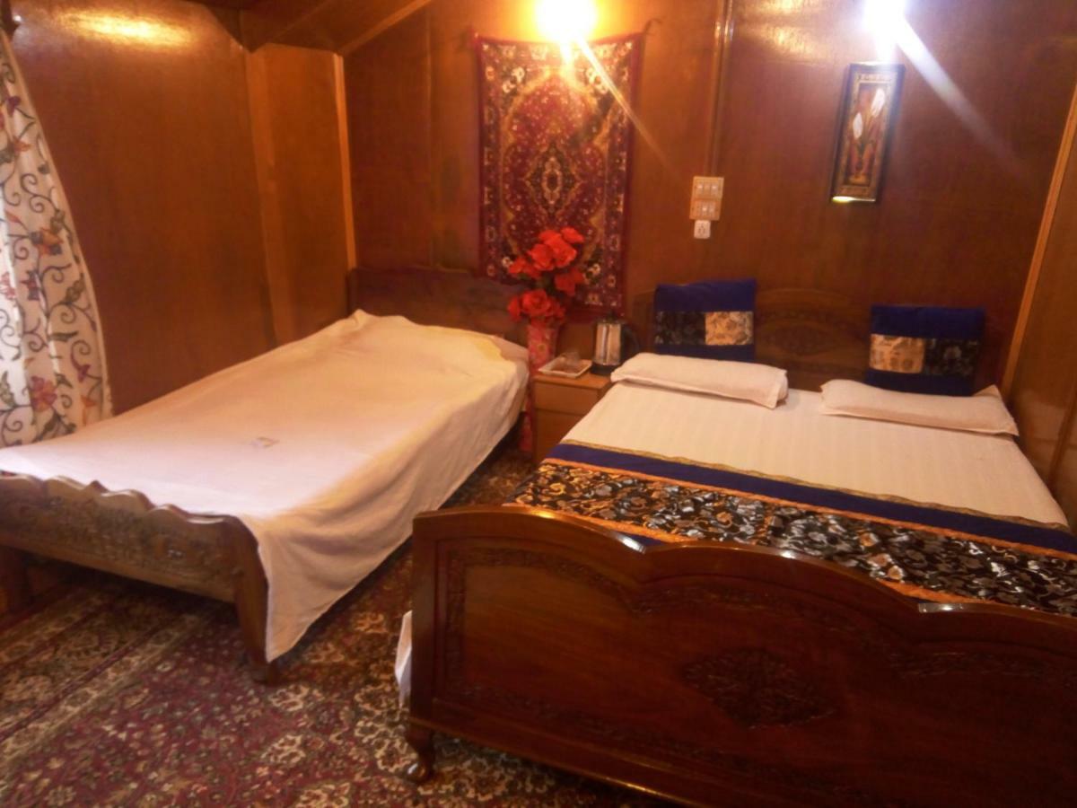 Houseboat New Suzan Hotel Srīnagar Exterior foto